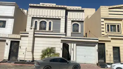 فيلا حي الرمال للبيع فيها مستاجر الشقه فاضيه 0