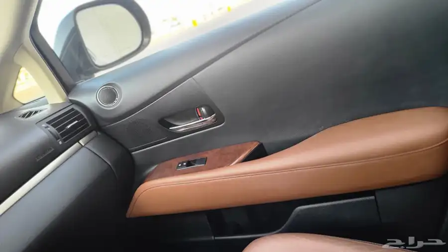 2015RX 450 H مخزن 23