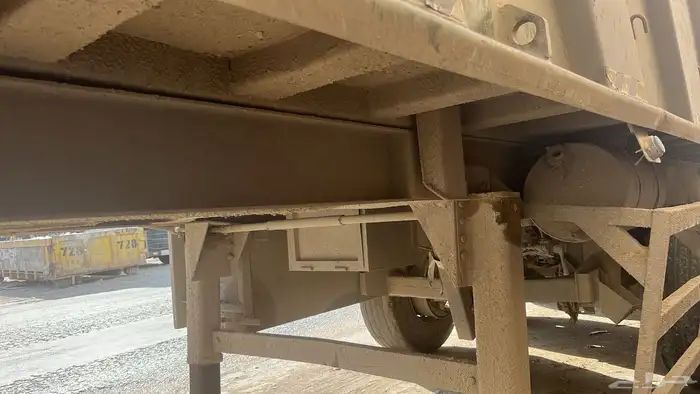 قلاب مربع 22 متر نظيف جدا ثلاث محاور 8
