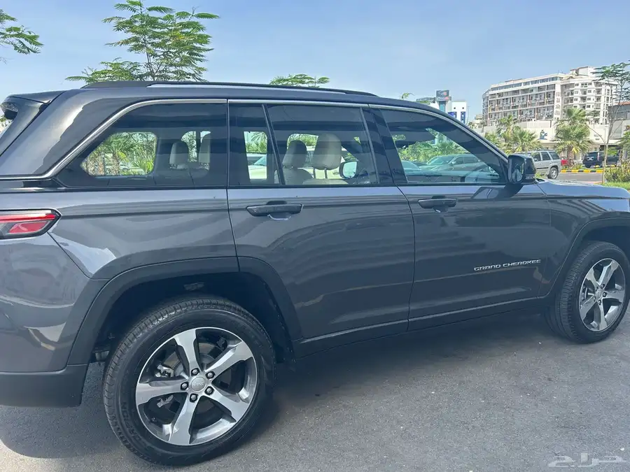 2024 Jeep Grand Cherokee Limited 3