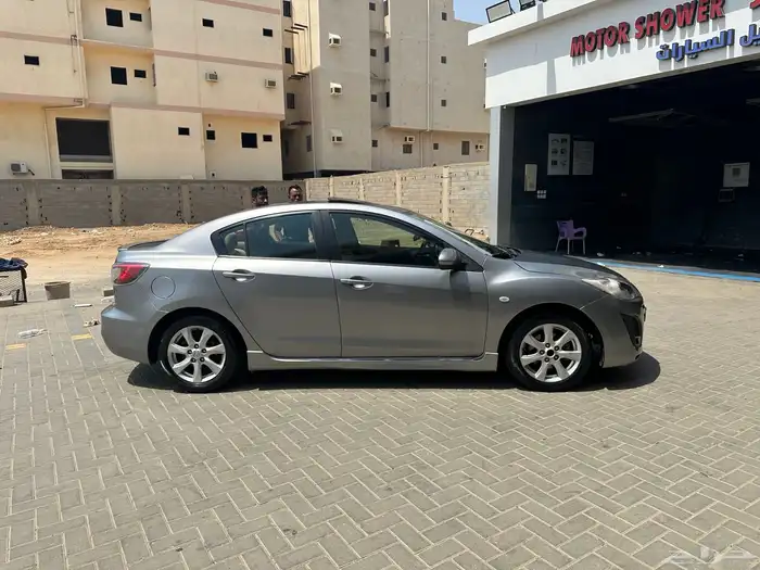 مازدا 3 فل كامل للبيع او البدل 2