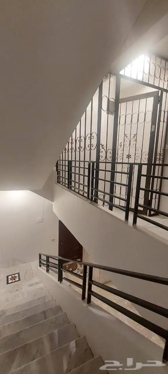 عمارة للبيع في حي الربوه 5