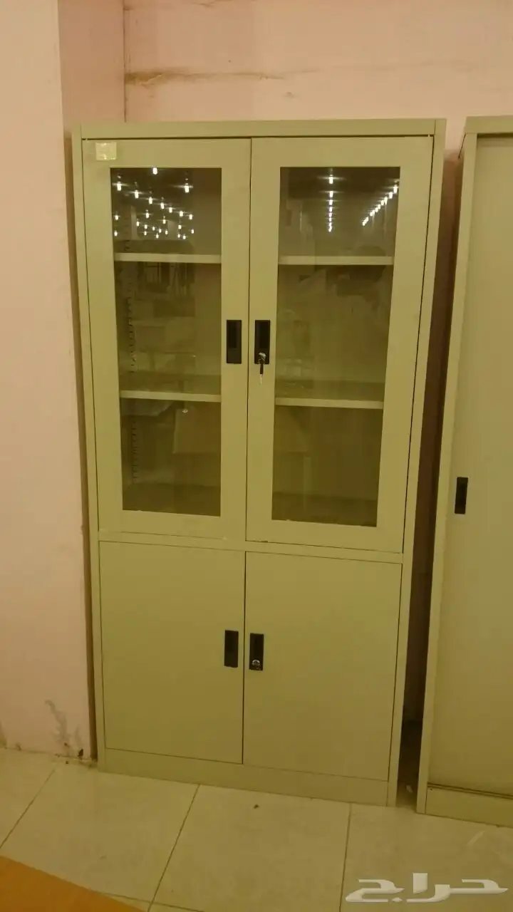 مكتب رئيسي   طقم طاولة   كراسي جلد و ثابت   دواليب و كنب 12