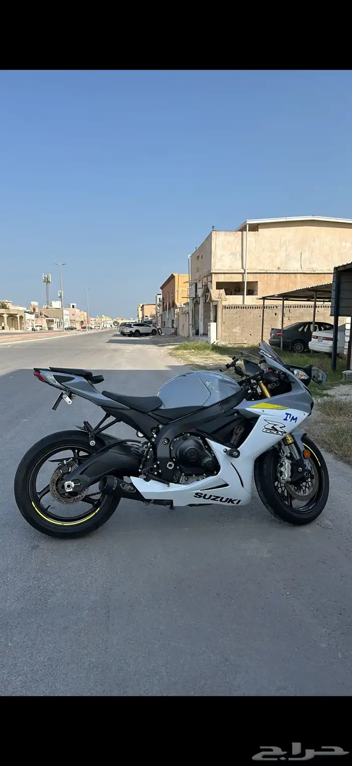 سوزوكي 750 2022 1