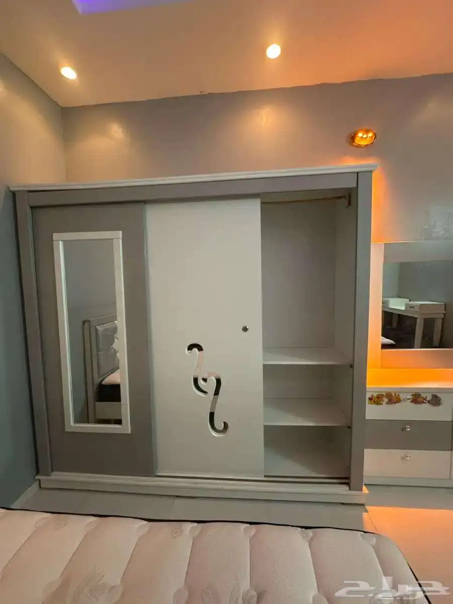 للبيع غرفة نوم كاملة   مكيف   ستارة 2