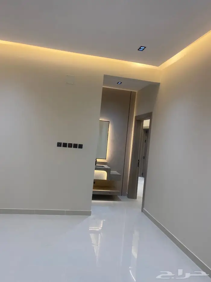 للبيع شقه ارضيه جديده وفخمه ومقابل مسجد في حي النقره 2