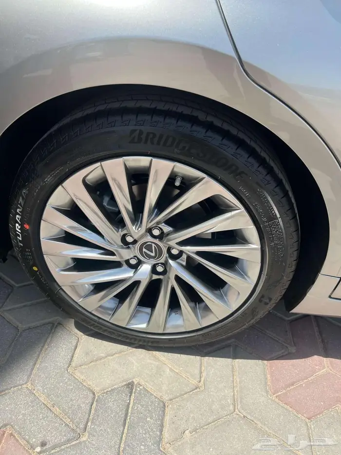 لكزس ES 350 DD بحريني 2025 رمادي وتيتانيوم 35