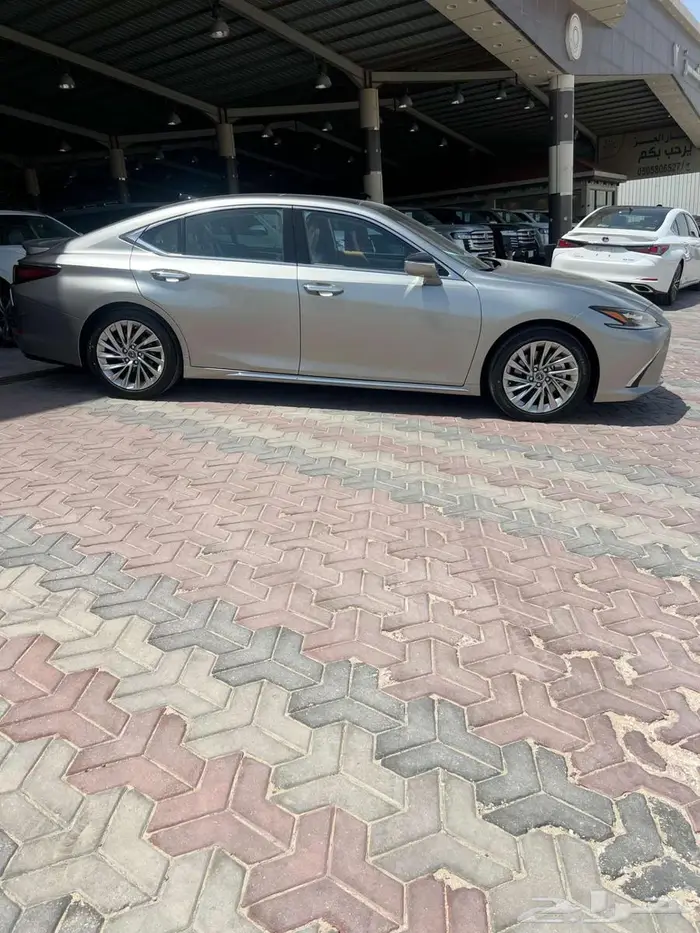 لكزس ES 350 DD بحريني 2025 رمادي وتيتانيوم 27