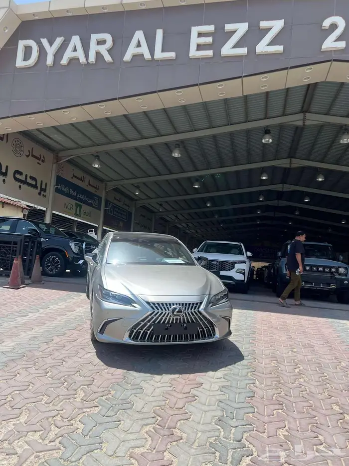 لكزس ES 350 DD بحريني 2025 رمادي وتيتانيوم 30