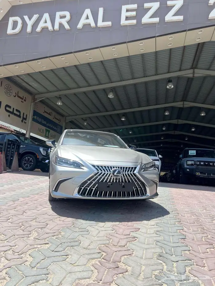 لكزس ES 350 DD بحريني 2025 رمادي وتيتانيوم 28