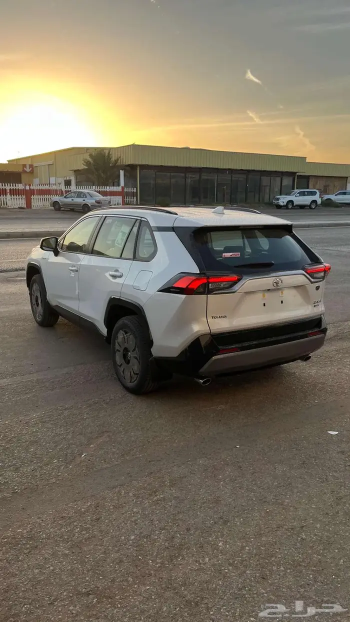 راف فور XLE بنزين نص فل 2025 باقل الاسعار معرض العوده 5