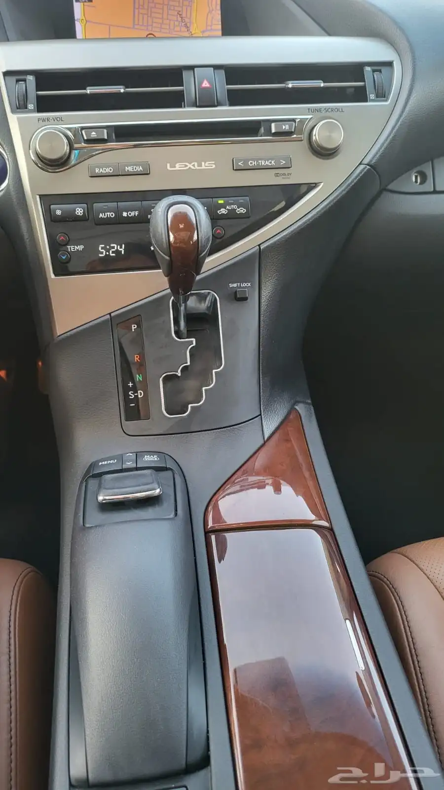 2015RX 450 H مخزن 18