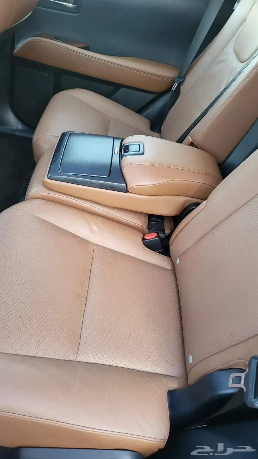 2015RX 450 H مخزن 8