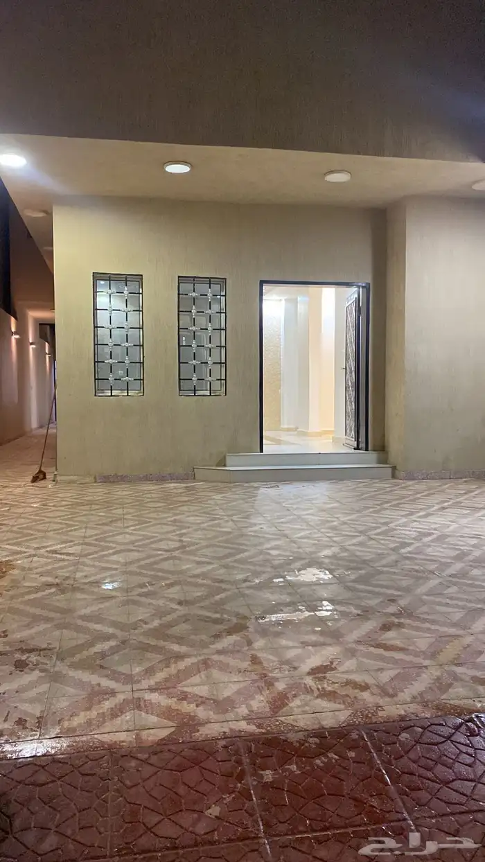 فيلا مع اربع شقق 3