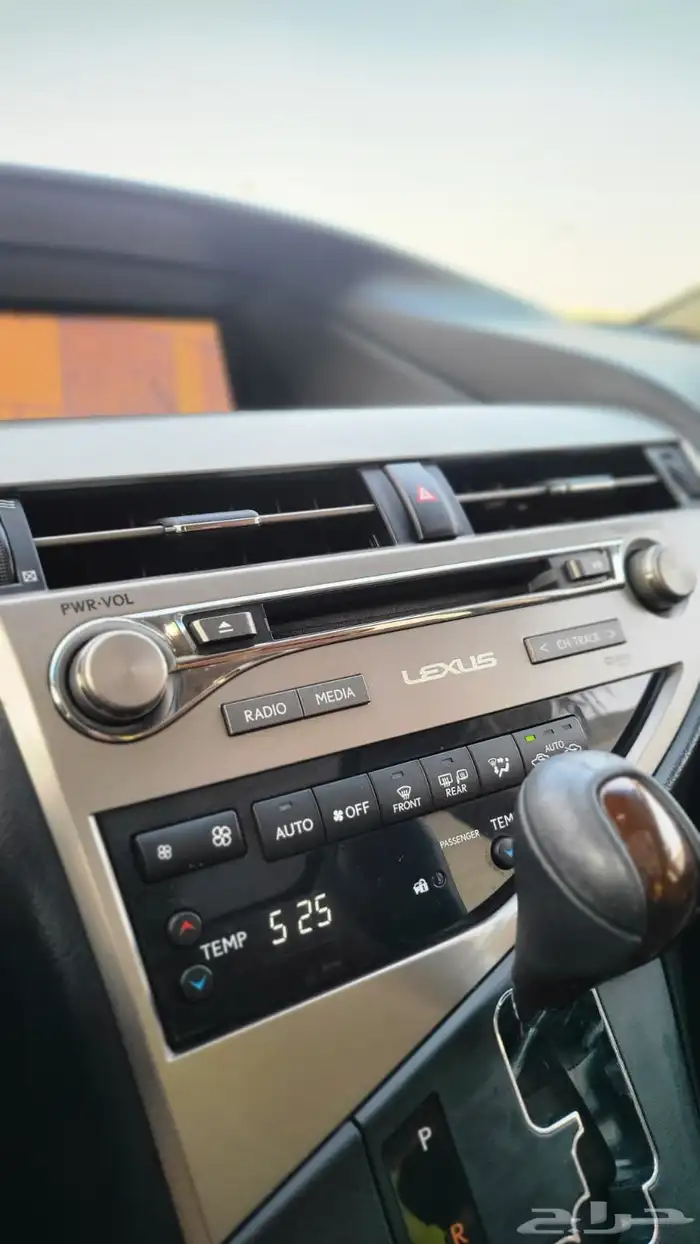 2015RX 450 H مخزن 21