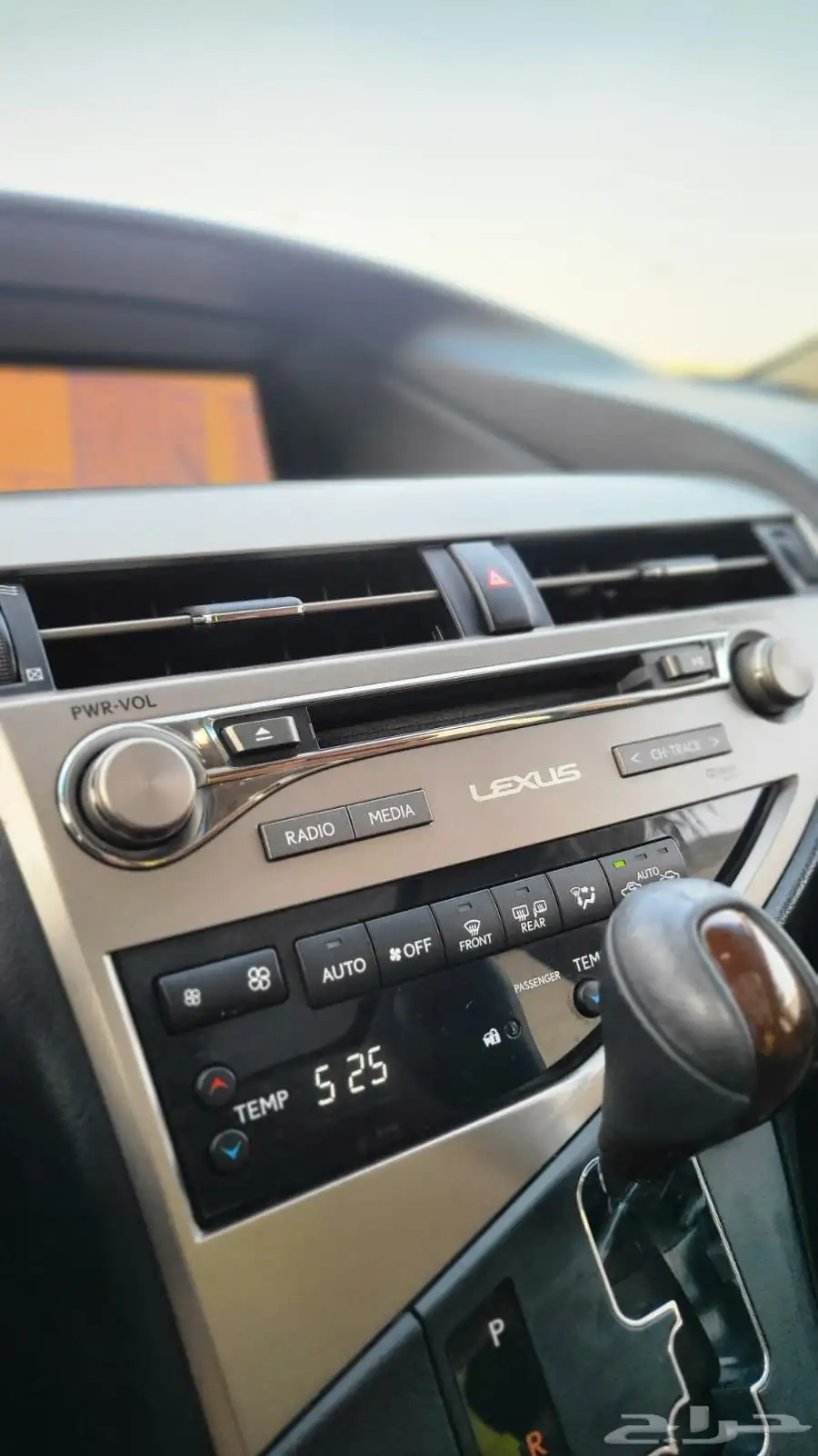 2015RX 450 H مخزن 21