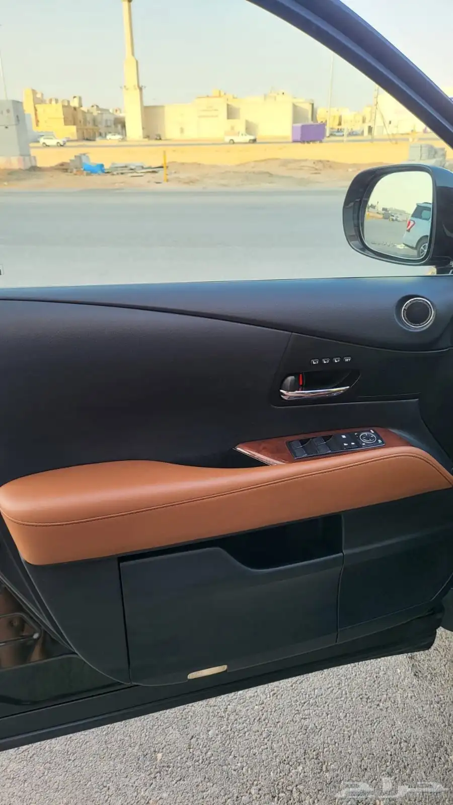 2015RX 450 H مخزن 12