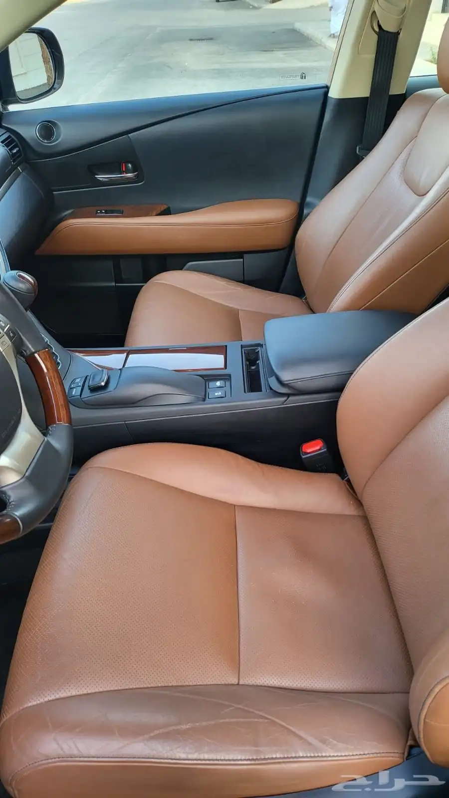 2015RX 450 H مخزن 14