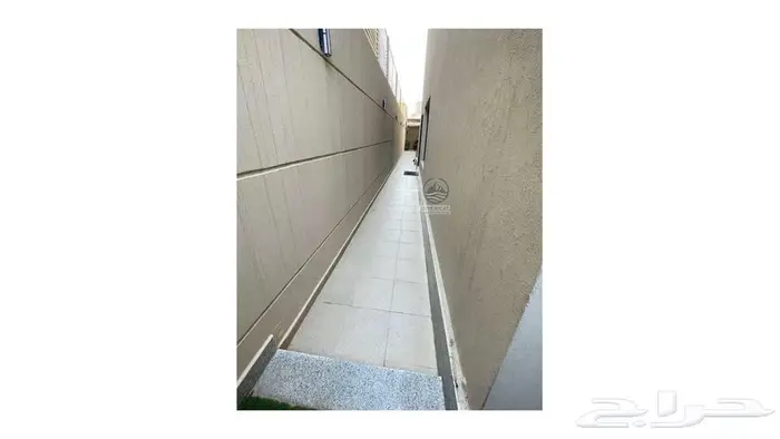 للإيجار   فيلا مودرن بتصميم فاخر وموقع مميز 3