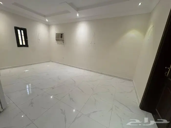 فلة درج داخلي مساحة 312 للبيع حي الفلاح1 جدة 25