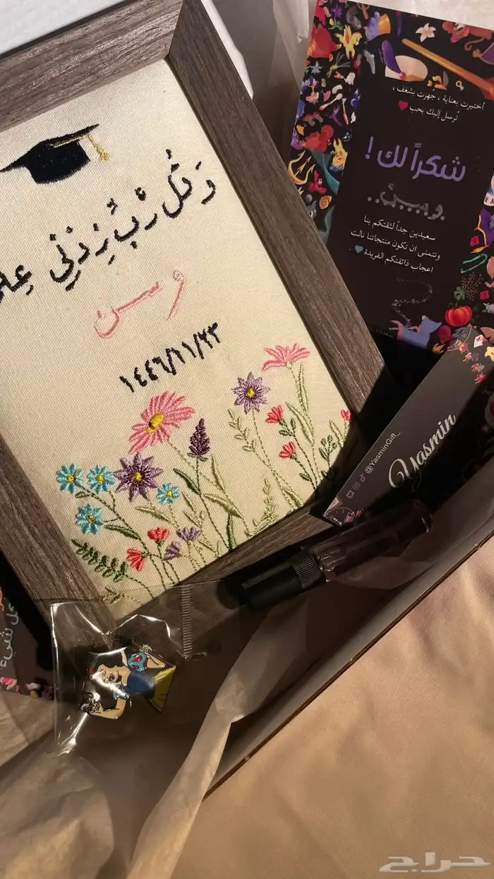 لوحة مطرزة مميزة ب اطار خشبي 9