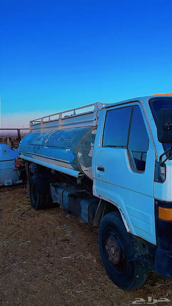 وايت 7طن لتوصيل الماء داخل خيبر الشماليه 2