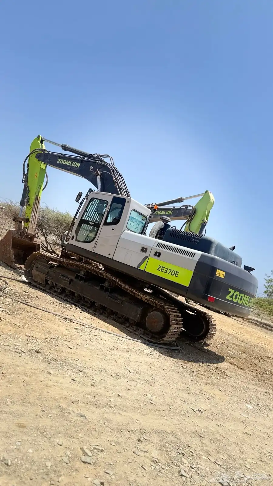 Excavator for rent 370 3