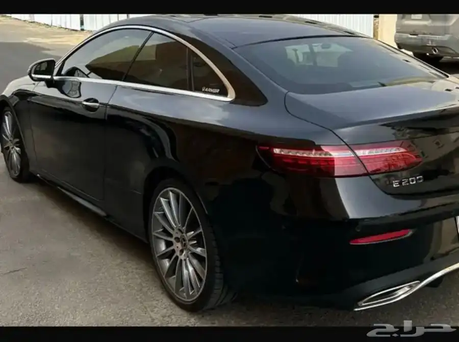 مرسيدس E200 coupe 2022 4