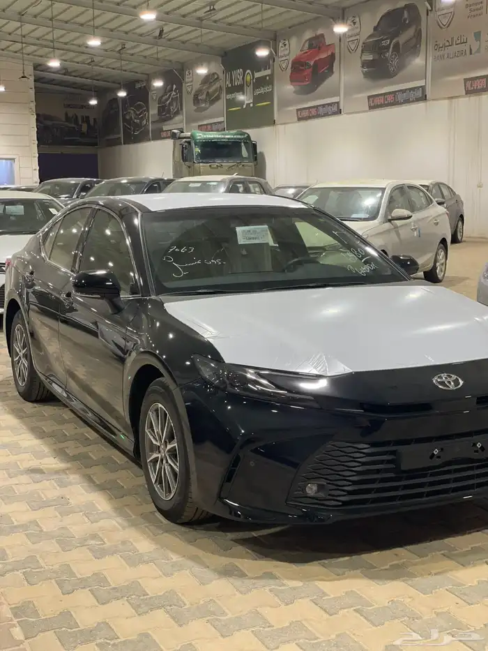 كامري E ستاندر سعودي 2025 جديد لوحات صادره اسود 2