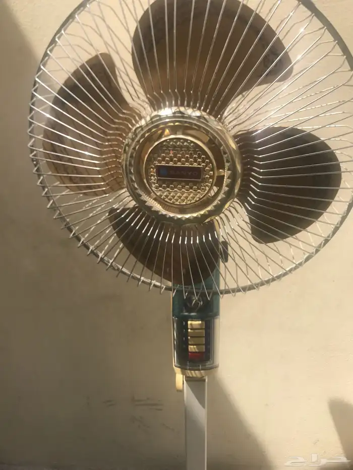 مروحة سانيو ذهبية 2