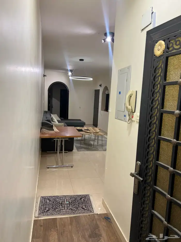 شقة للإيجار مؤثثة غرفتين نوم في حي ام العراد 2