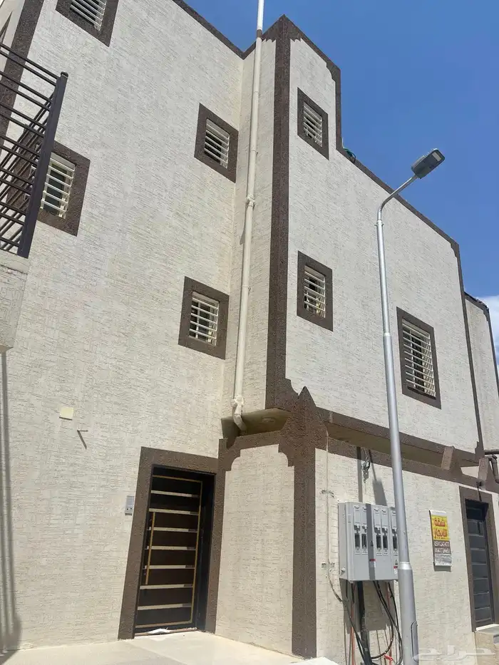 عماره للبيع جديده 3 أدوار وملحق في أبها حي السد 0