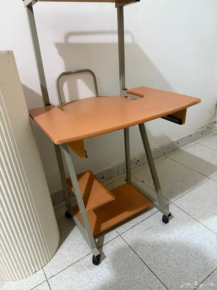 طاولة مكتبية 1