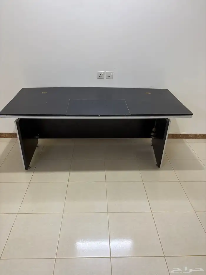 طاولة مكتب للبيع 2