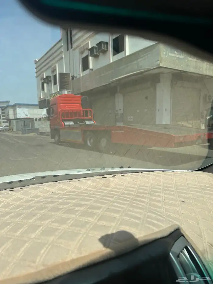 سطحه متواجد في جده متجه للجنوب 0