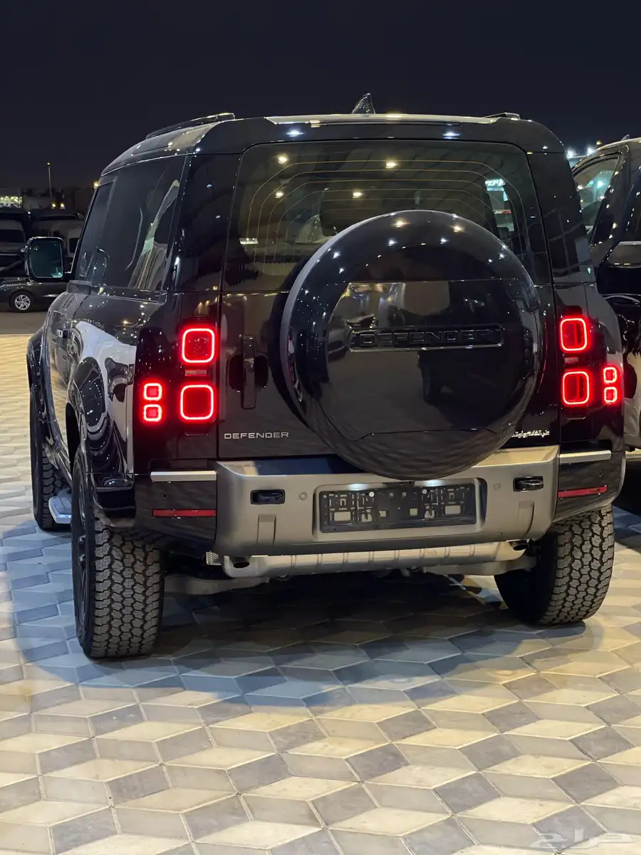 ديفندر باب واحد S90 2025 5