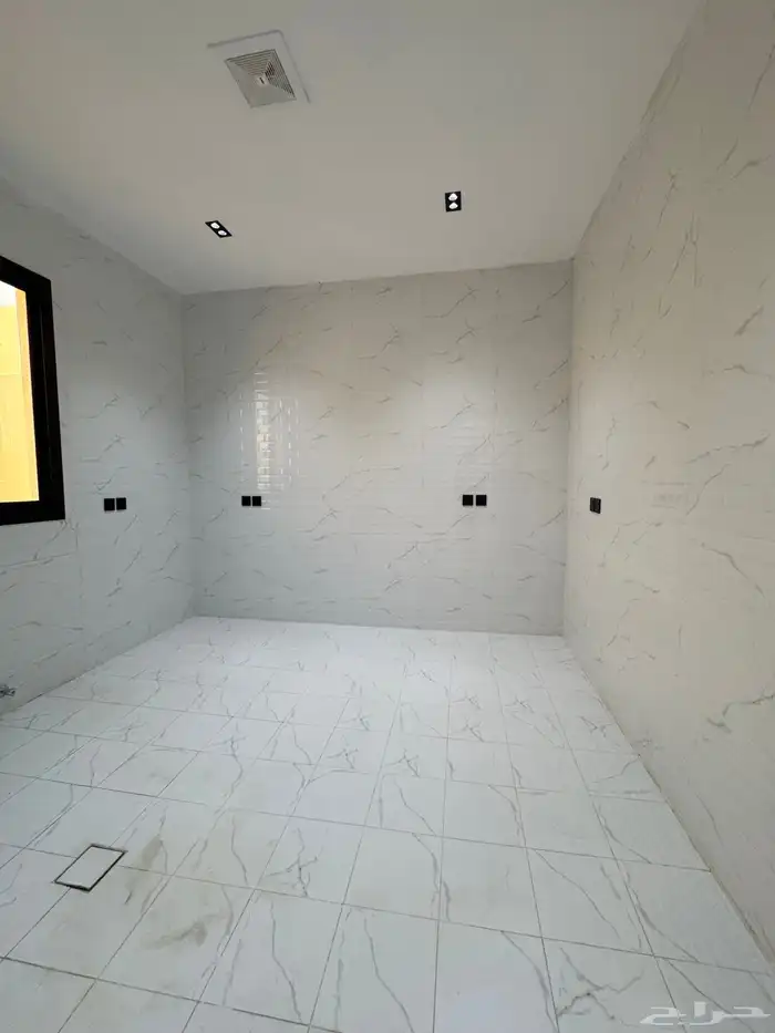 للبيع تاون هاوس ارضي امام مرفق حي الجنادريه 23