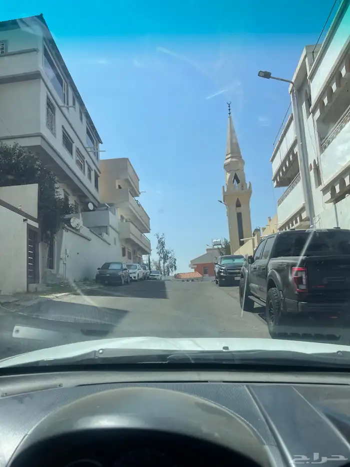 عماره للبيع جديده 3 أدوار وملحق في أبها حي السد 7