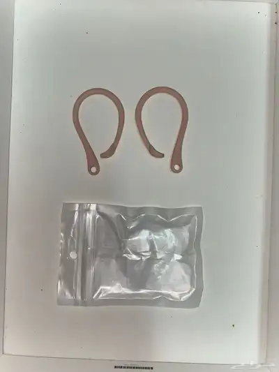 وصلة تثبيت سماعات AirPods في الاذن 0