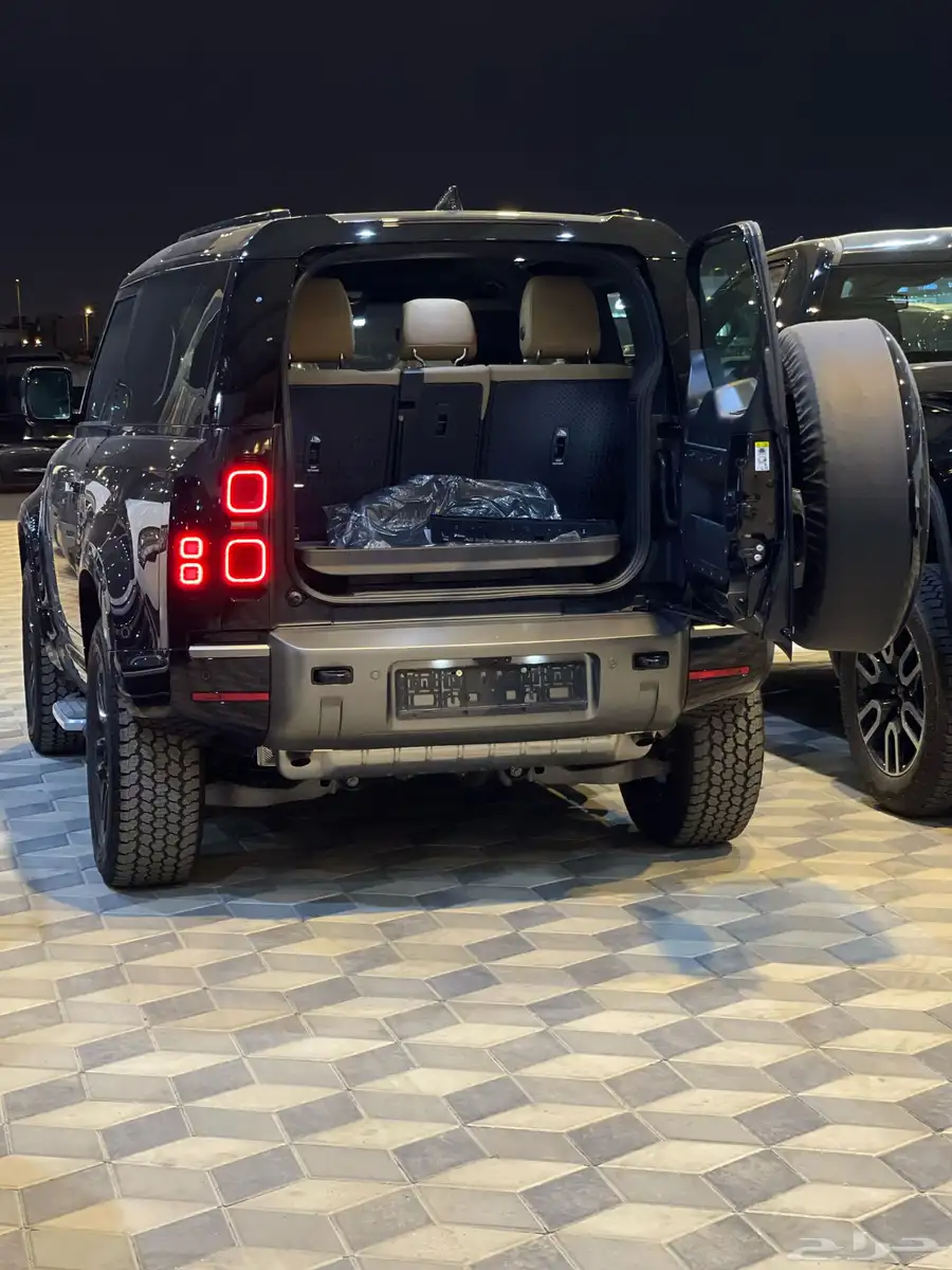 ديفندر باب واحد S90 2025 4