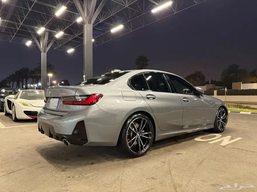 بي ام 330 2023 3