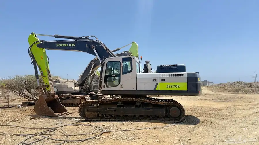 Excavator for rent 370 4