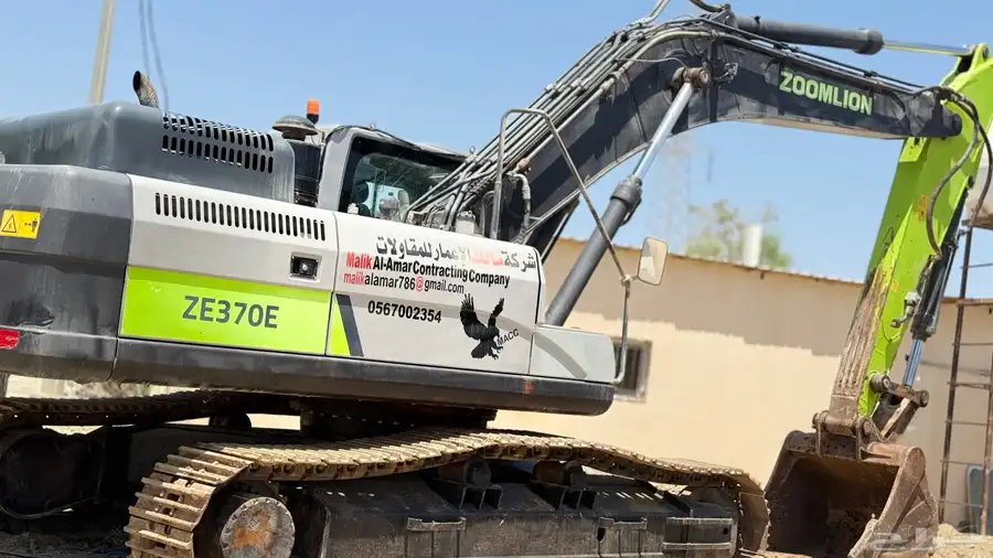 Excavator for rent 370 2
