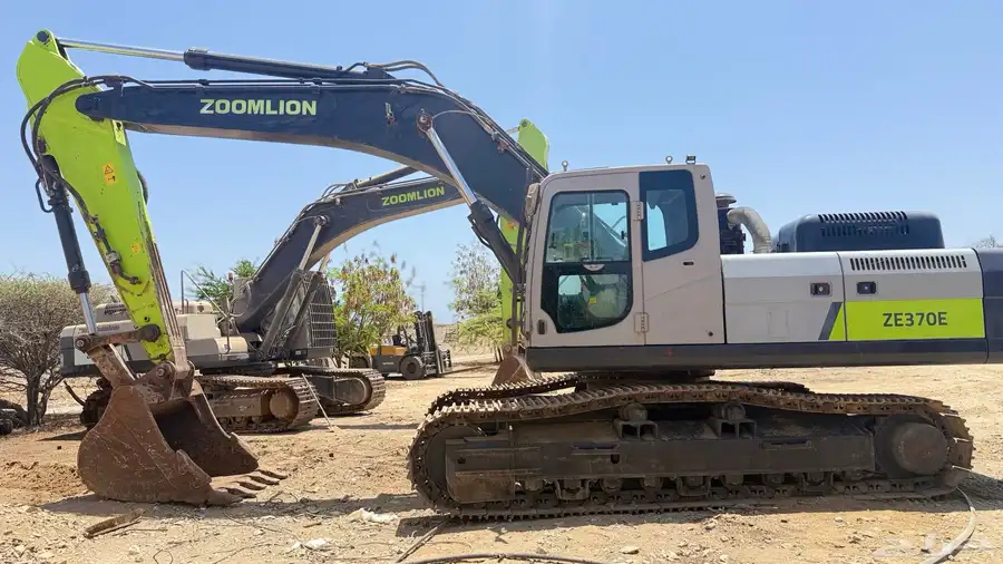 Excavator for rent 370 0