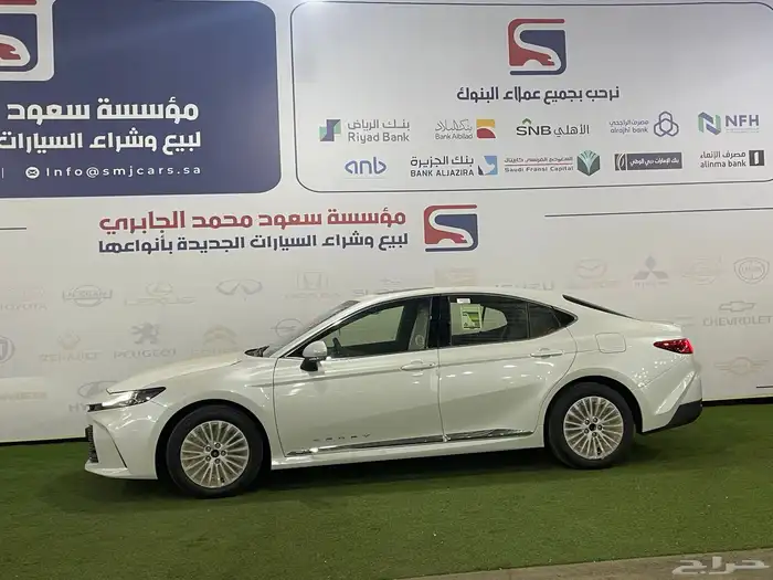 كامري LE بنزين موديل 2025 3