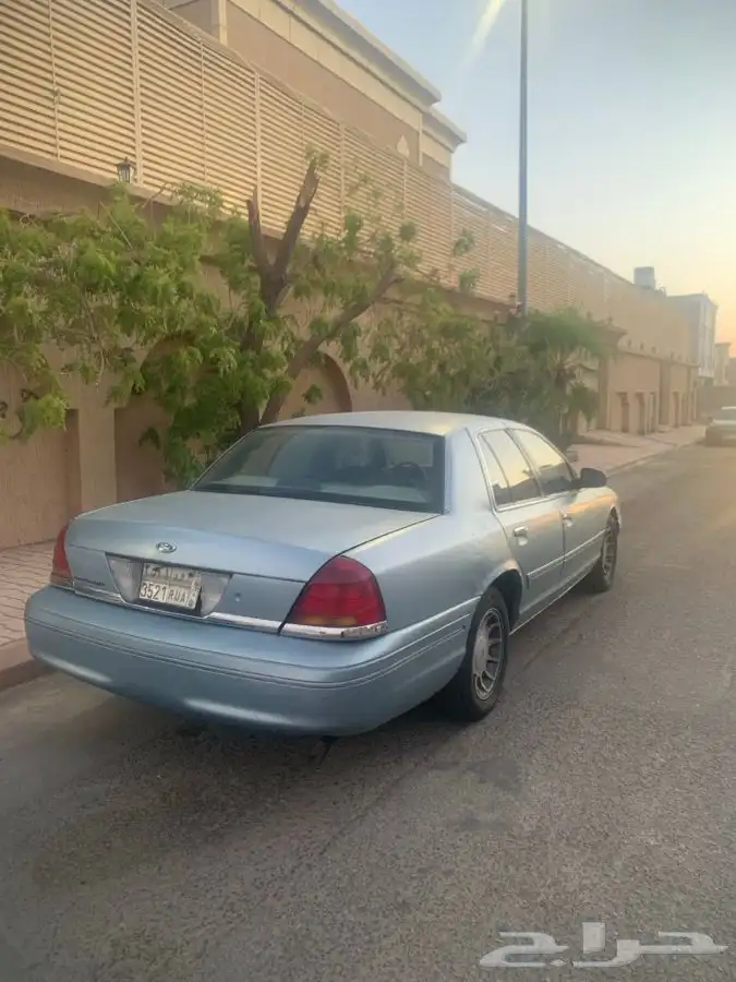كراون فكتوريا 2000 للبيع 0