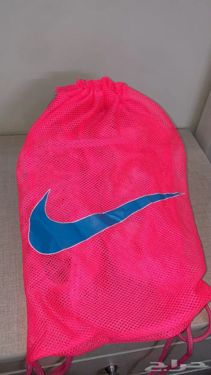 بوت نايك الوردي 0