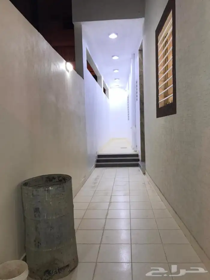 عماره للبيع جديده 3 أدوار وملحق في أبها حي السد 3