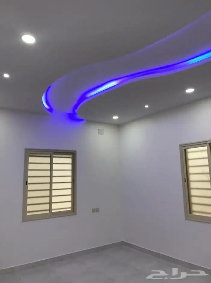 عماره للبيع جديده 3 أدوار وملحق في أبها حي السد 4