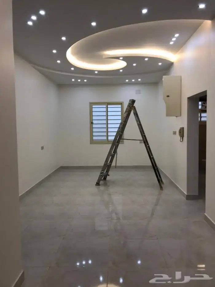 عماره للبيع جديده 3 أدوار وملحق في أبها حي السد 1